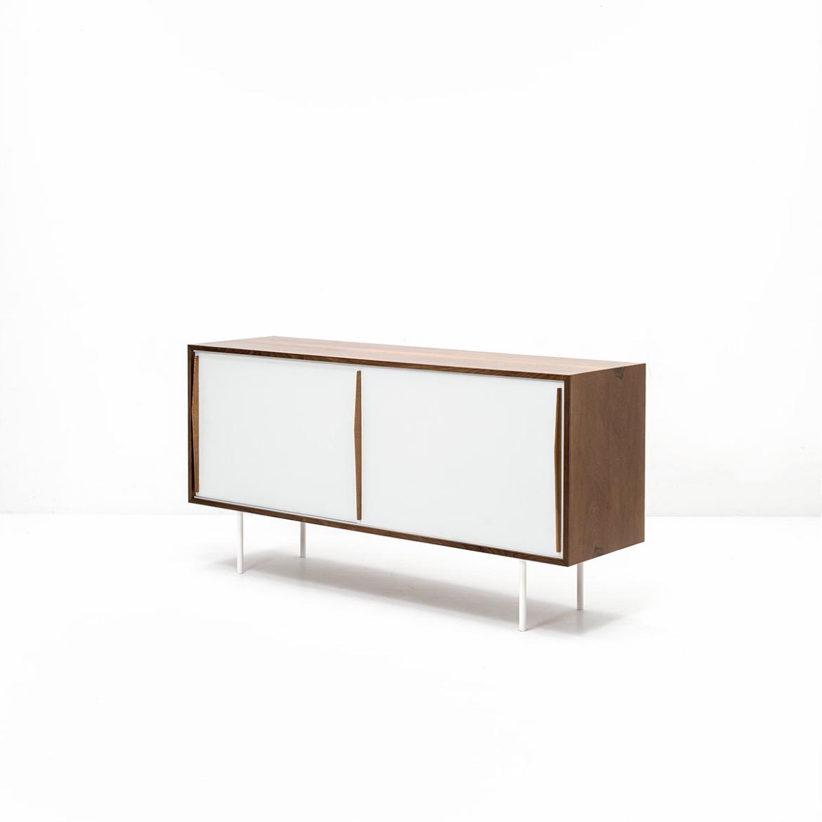 KURT THUT, SIDEBOARD S943, NUSSBAUM